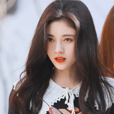 弱比少男闯女校